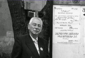 Զահրատ | Համառօտ կենսագրություն Կիկոյի