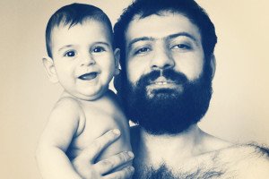 ԵՍ ՄՆՈՒՄ ԵՄ, ԵՐԿԻՐ