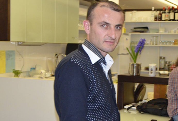 Թեյիս բաժակում սառչում է աշունը