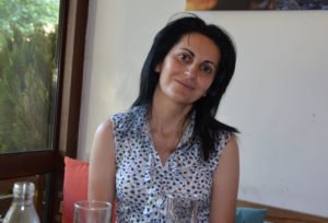 Շեմիս կանգնած բացակայությունդ