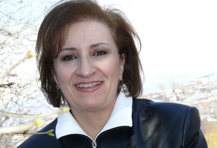 Ձյունը ծալք-ծալք խոստովանանք