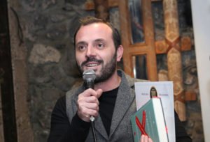 Ագռավաքարի դռները թակելով. Էպոսը հետանկախության շրջանի պոեզիայում