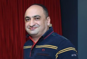 Ջոնին, պատերազմը և կոշիկները