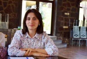 Մանե Արջունց | Փակելով տանը դուռը