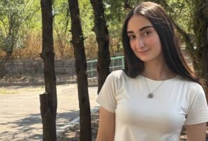 Նելլի Ձավարյան | Անվերնագիր տապանաքար